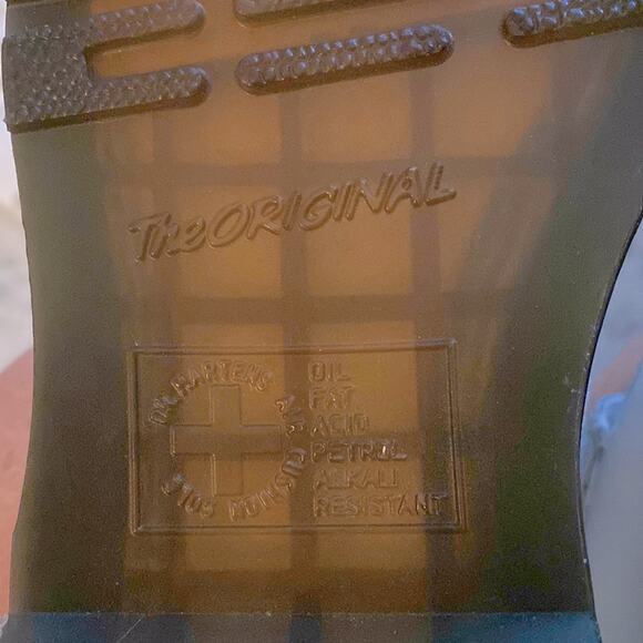 Doc Dr Martens $150 11821 White Gloss Leather Boots 8 Eyelet US Women’s 7 - Picture 10 of 15